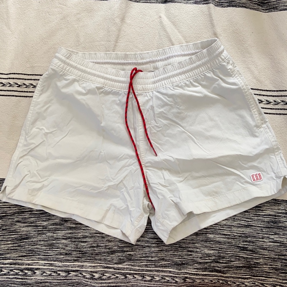 TOPO Designs white size medium shorts